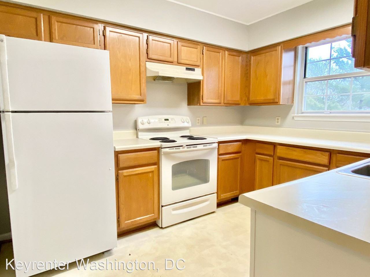 18231 Fox Chase Cir - Photo 2 of 40