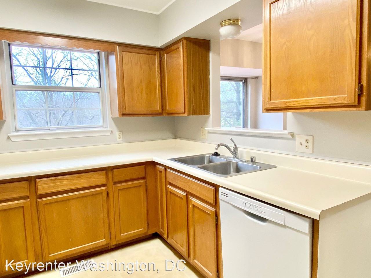 18231 Fox Chase Cir - Photo 3 of 40