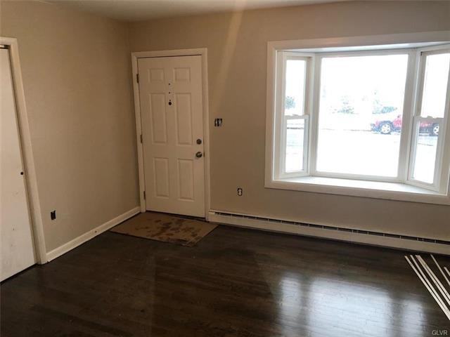 858 N Van Buren St - Photo 3 of 7