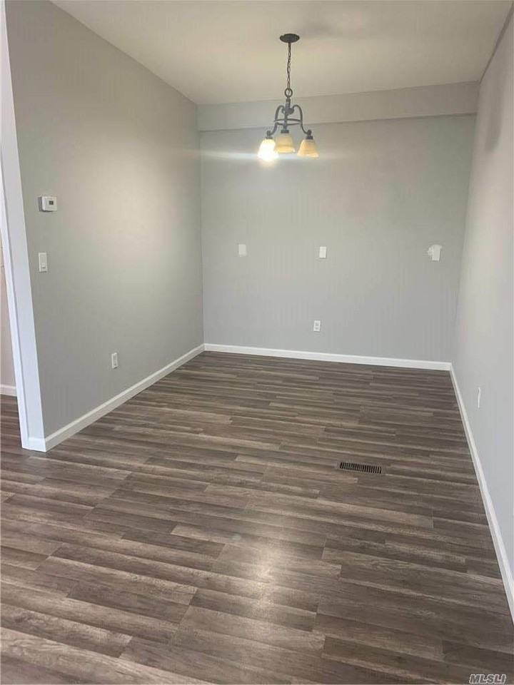 949 West Beech Street - Photo 2 of 7