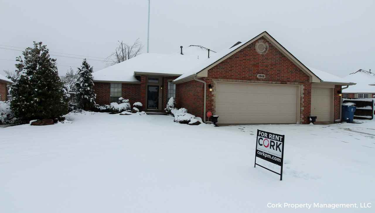2808 Stonebrook Lane - Photo 2 of 38