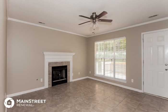 202 Forest Pond Rd - Photo 3 of 15