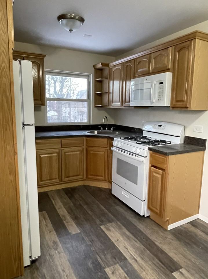 3155 Rawlins Ave - Photo 2 of 11