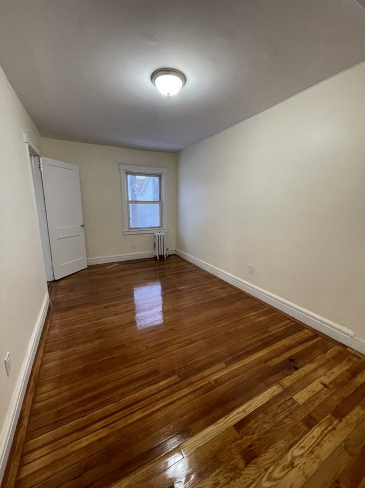 3155 Rawlins Ave - Photo 3 of 11