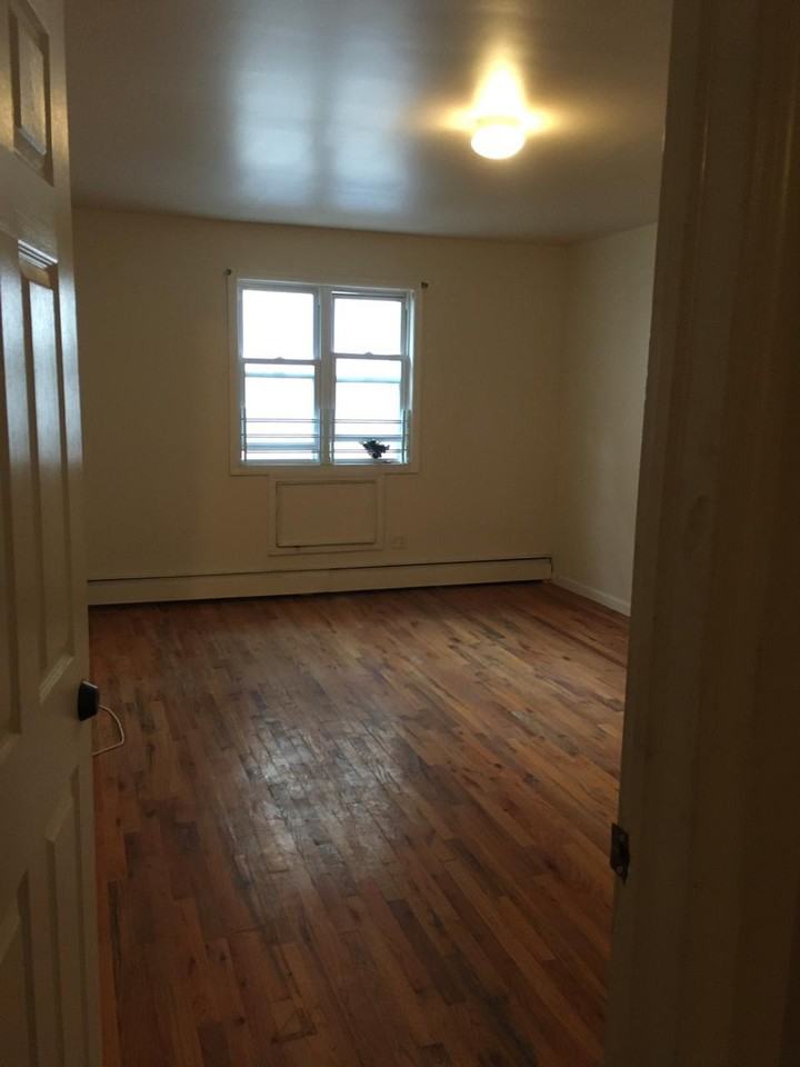 Clinton Clinton Avenue - Photo 3 of 6