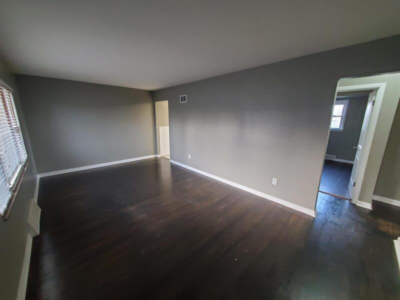 225 Hawkesbury Dr - Photo 2 of 17