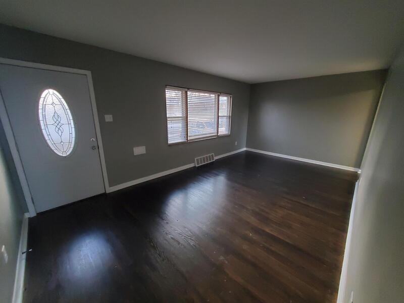 225 Hawkesbury Dr - Photo 3 of 17