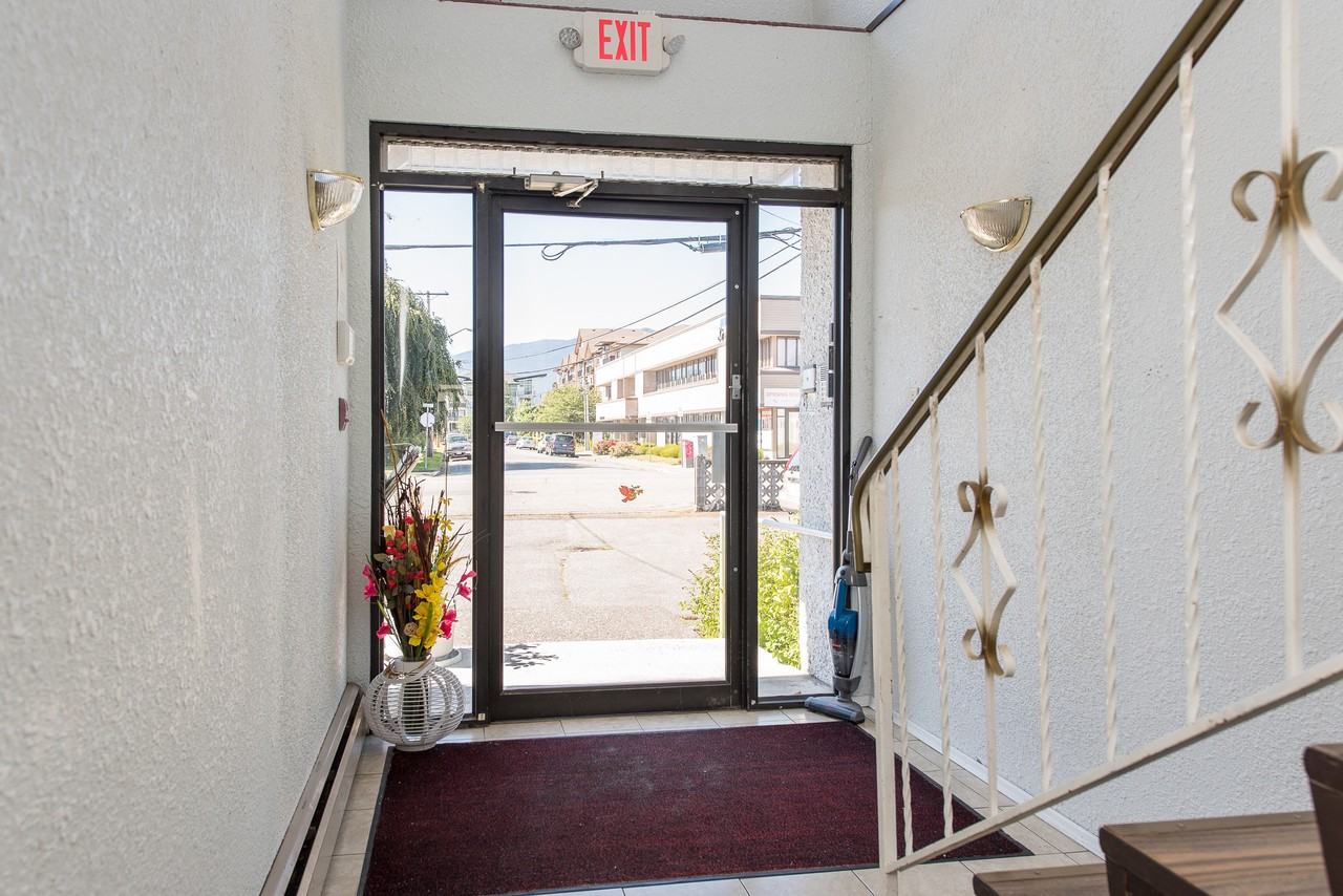 Mary St Apartments - Photo 3 of 4