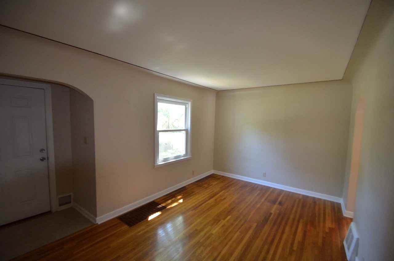 7220 Stevens Ave - Photo 2 of 17