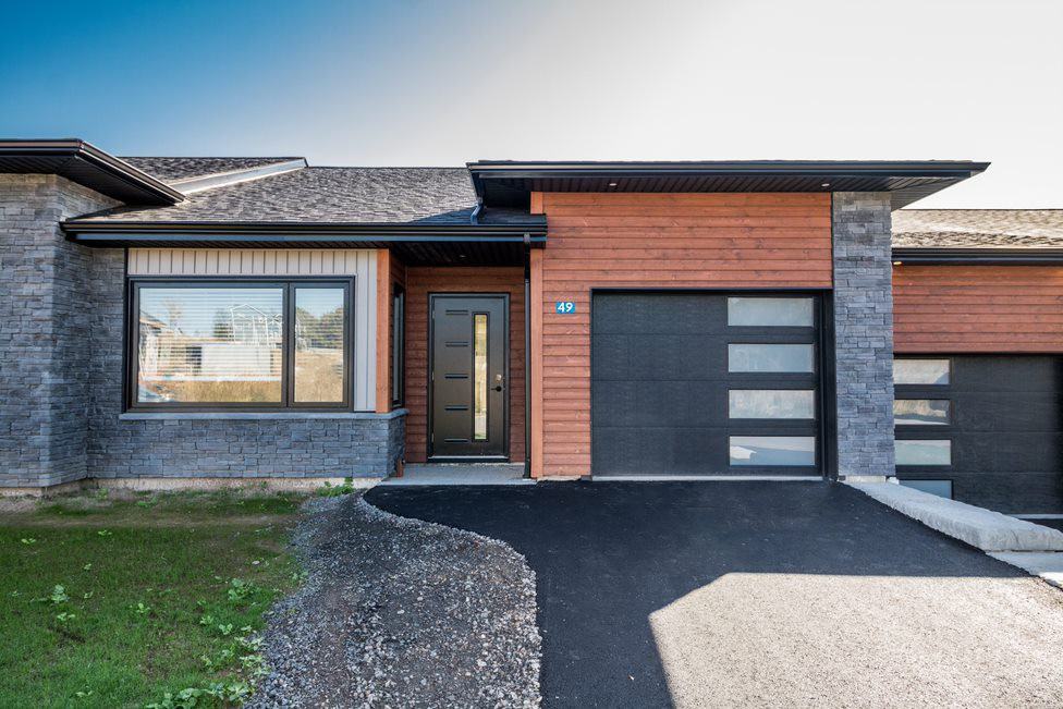 77 Leaside Crt - Photo 2 of 19