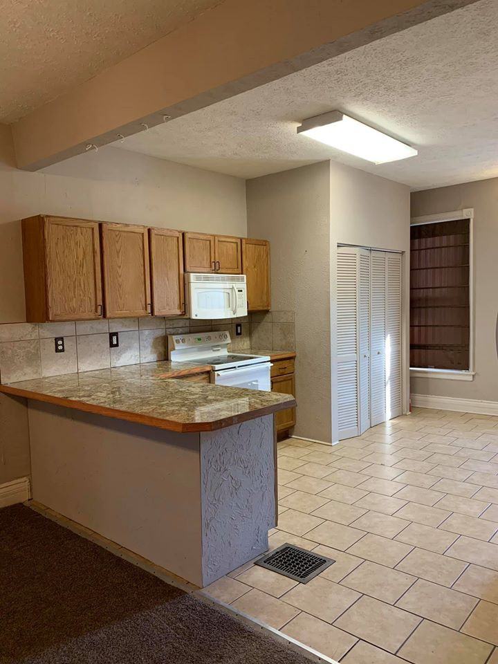 918 S 10th St - Photo 3 of 5