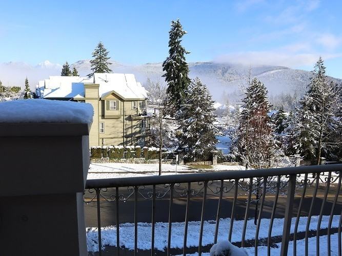 2br - 983ft2 - The Tuscany – Top Floor, Two Bedroom with Mountain Views (Westwood Plateau) - Photo 2 of 27