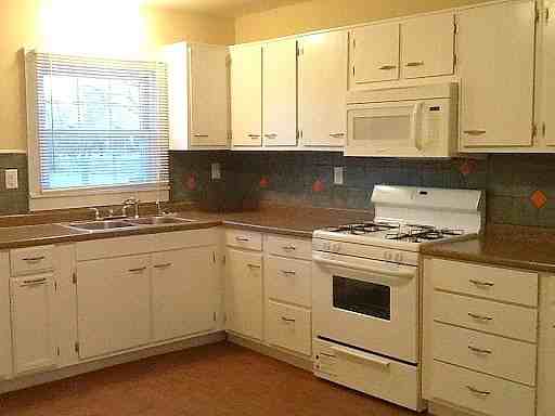 1650 W Maple Ln - Photo 3 of 11