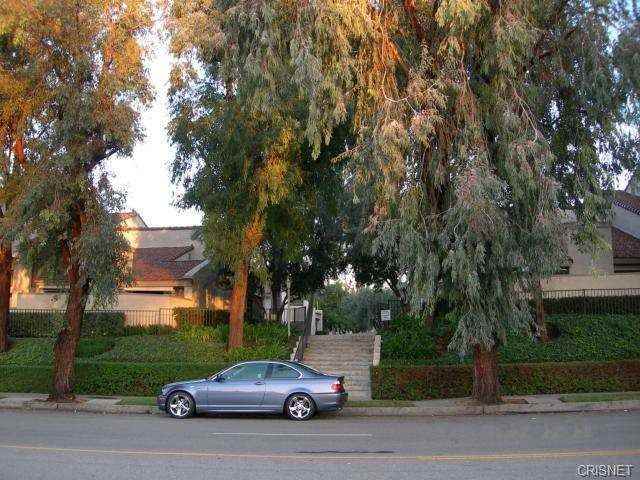 5800 Owensmouth Ave #64 - Photo 2 of 17