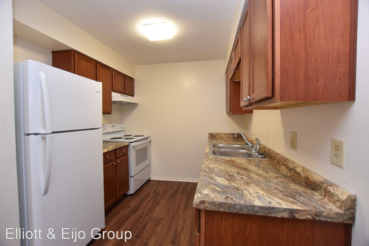 619 Robin Road - Photo 2 of 8