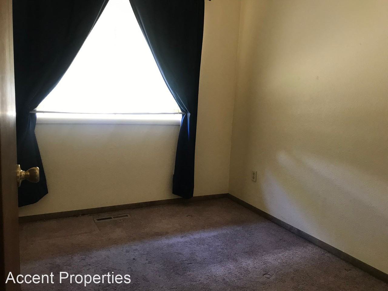 4345 13th St - Photo 3 of 8