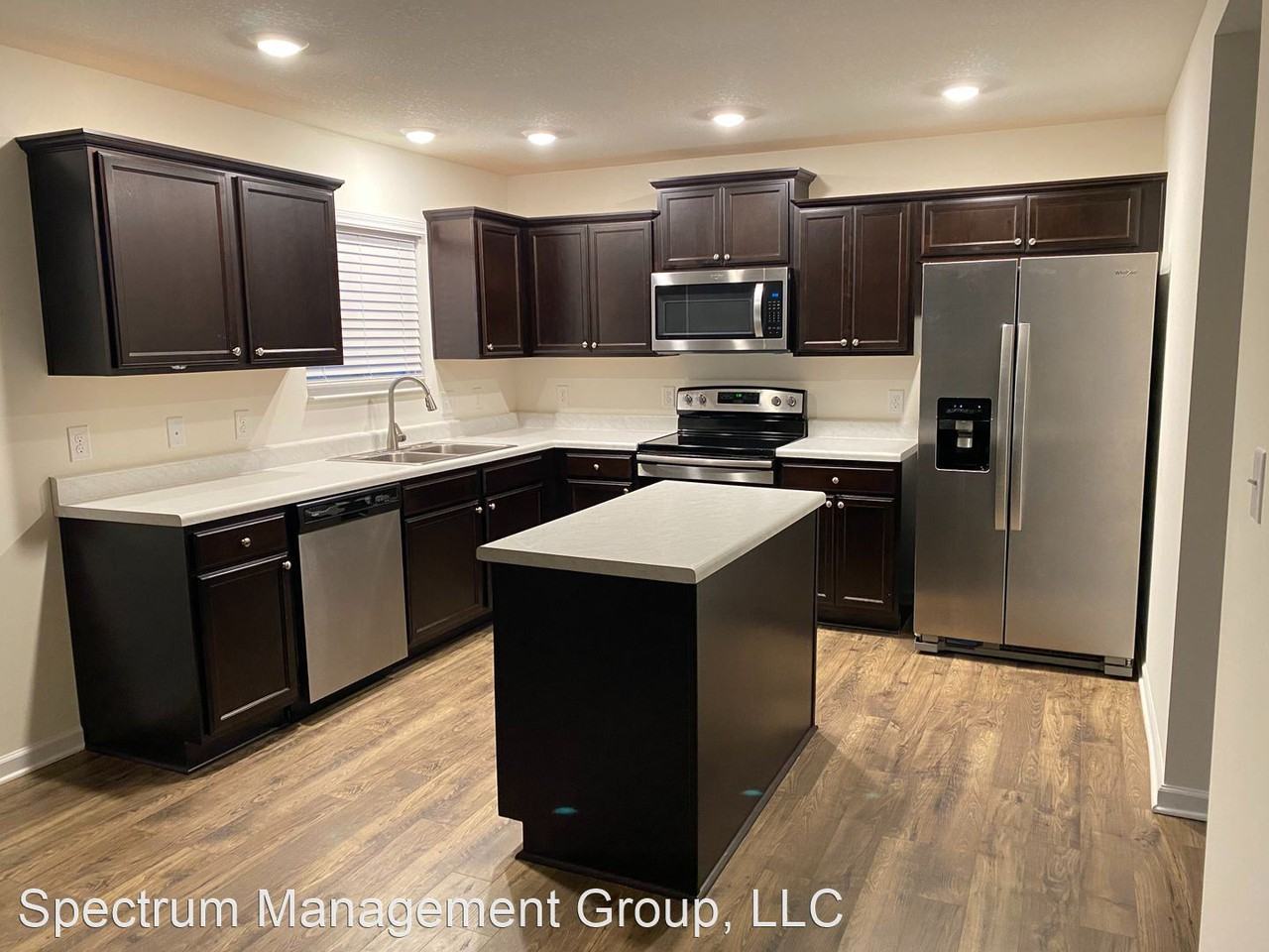 328 Caroline Ct - Photo 3 of 26