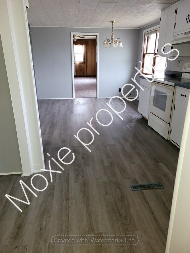 207 E Marks St - Photo 3 of 11