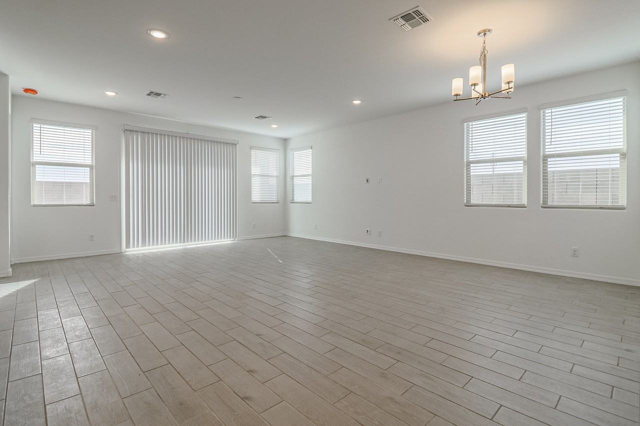 15175 W Desert Bloom St - Photo 4 of 22