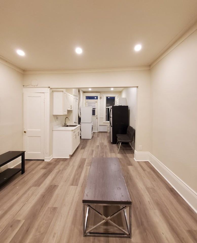 6025 Av Du Parc - Photo 2 of 8