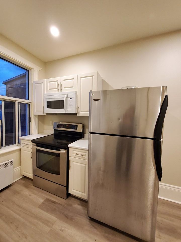 6025 Av Du Parc - Photo 3 of 8
