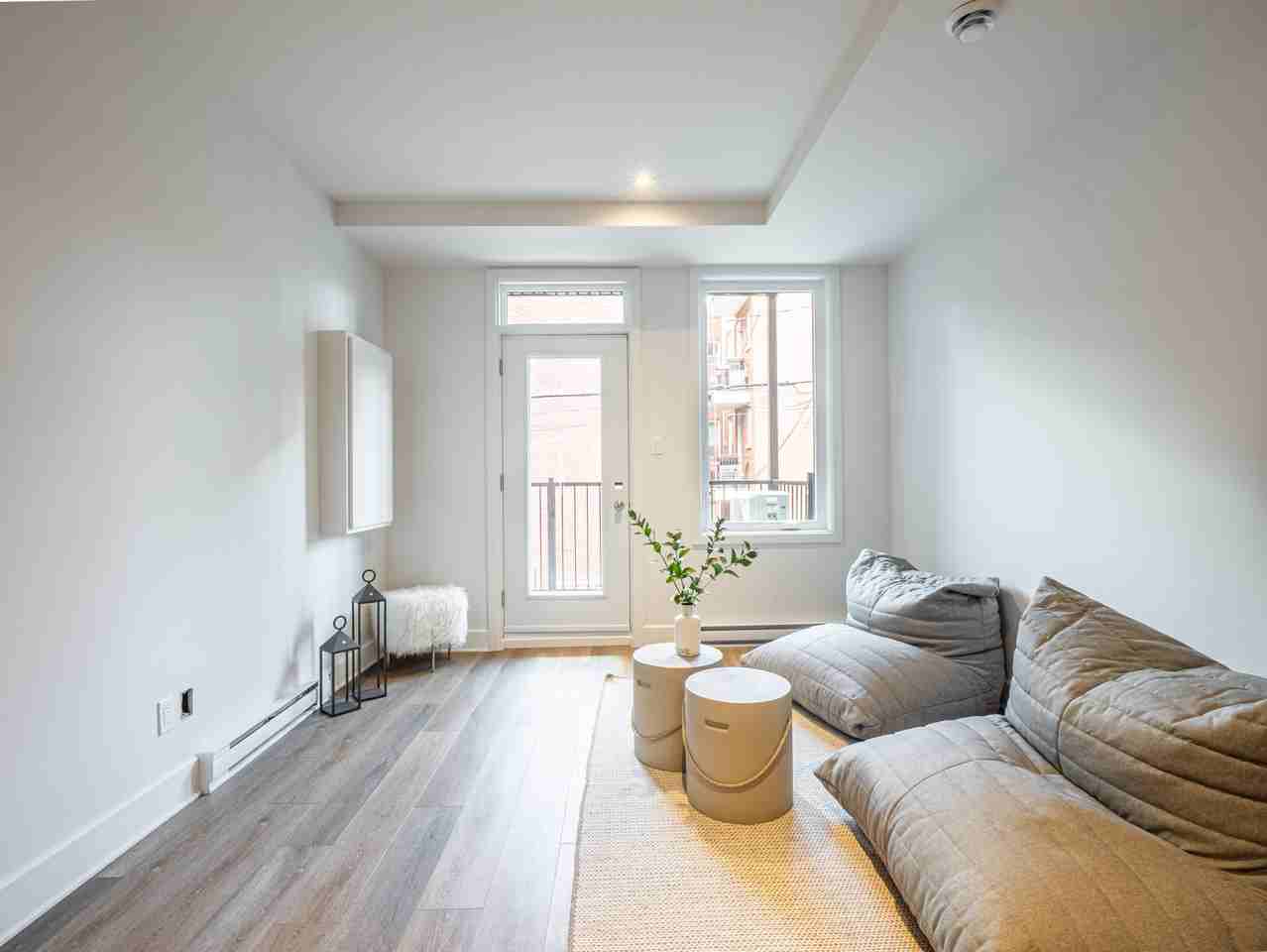5560 10e Av - Photo 2 of 16