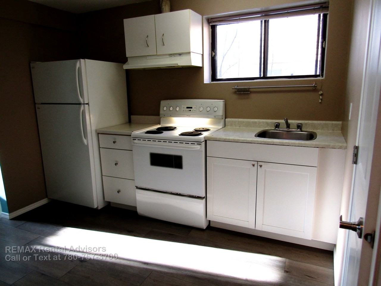 280 Berwick Dr Nw - Photo 3 of 12