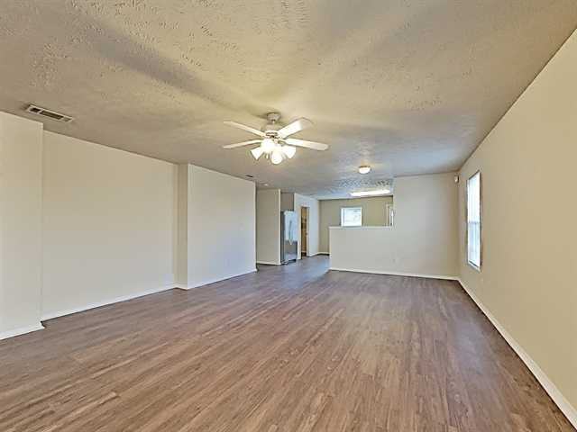 5088 Smith Springs Pkwy - Photo 3 of 15