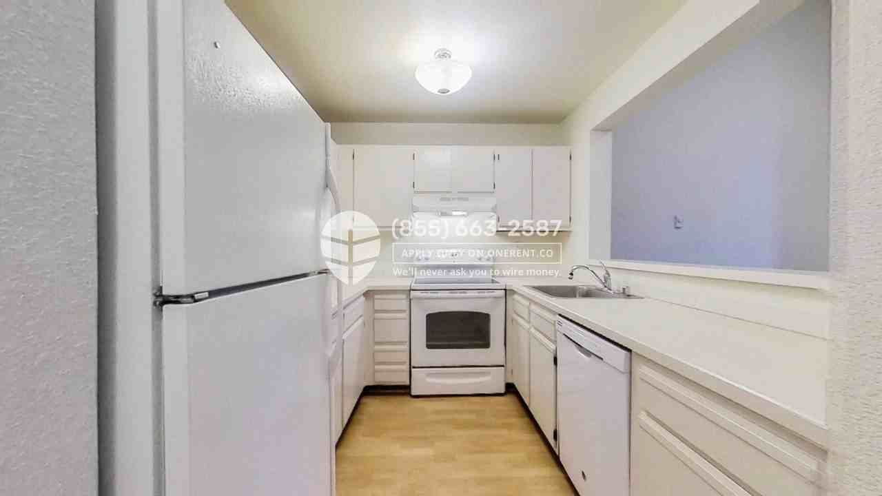 17300 91st Avenue NE B302 - Photo 2 of 13