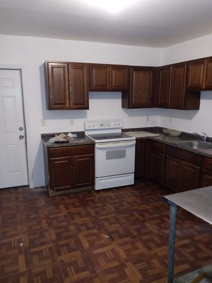 675 S Main St - Photo 3 of 15