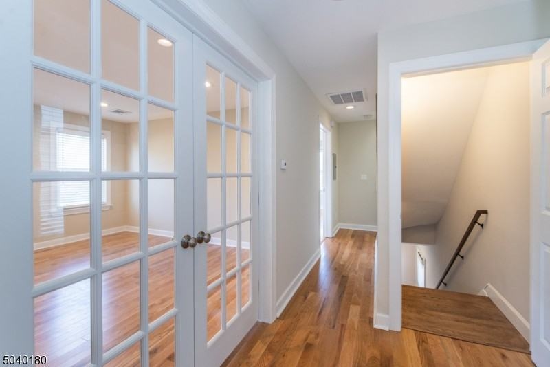 122 N Fullerton Ave Unit 2 - Photo 3 of 22