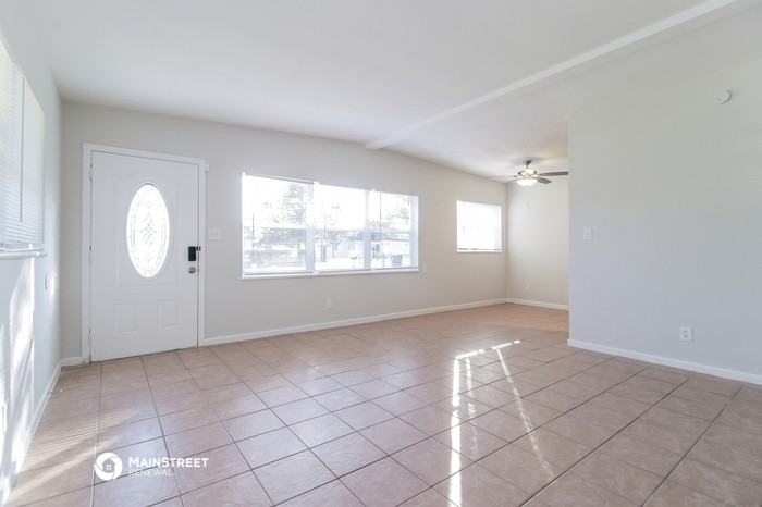 11623 Cameron St - Photo 3 of 16