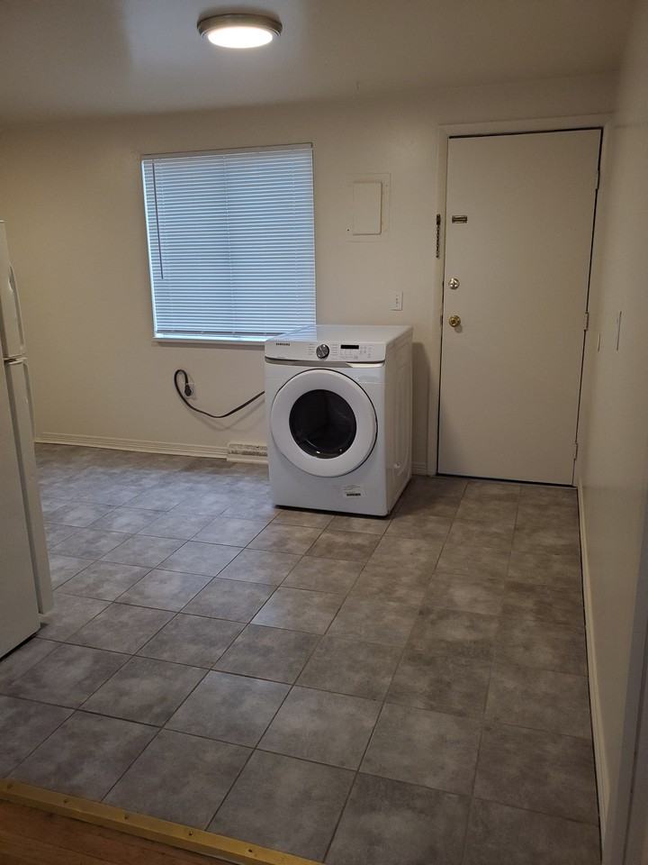 4515 Everett Ct - Photo 3 of 28