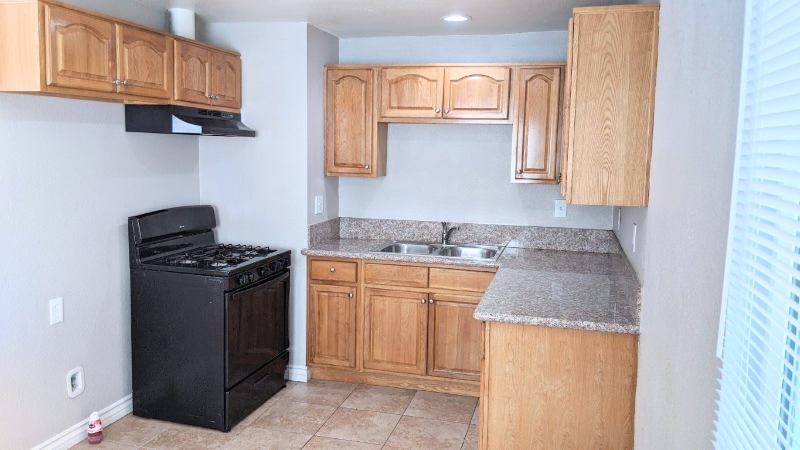 1604 North H Street - Photo 3 of 6