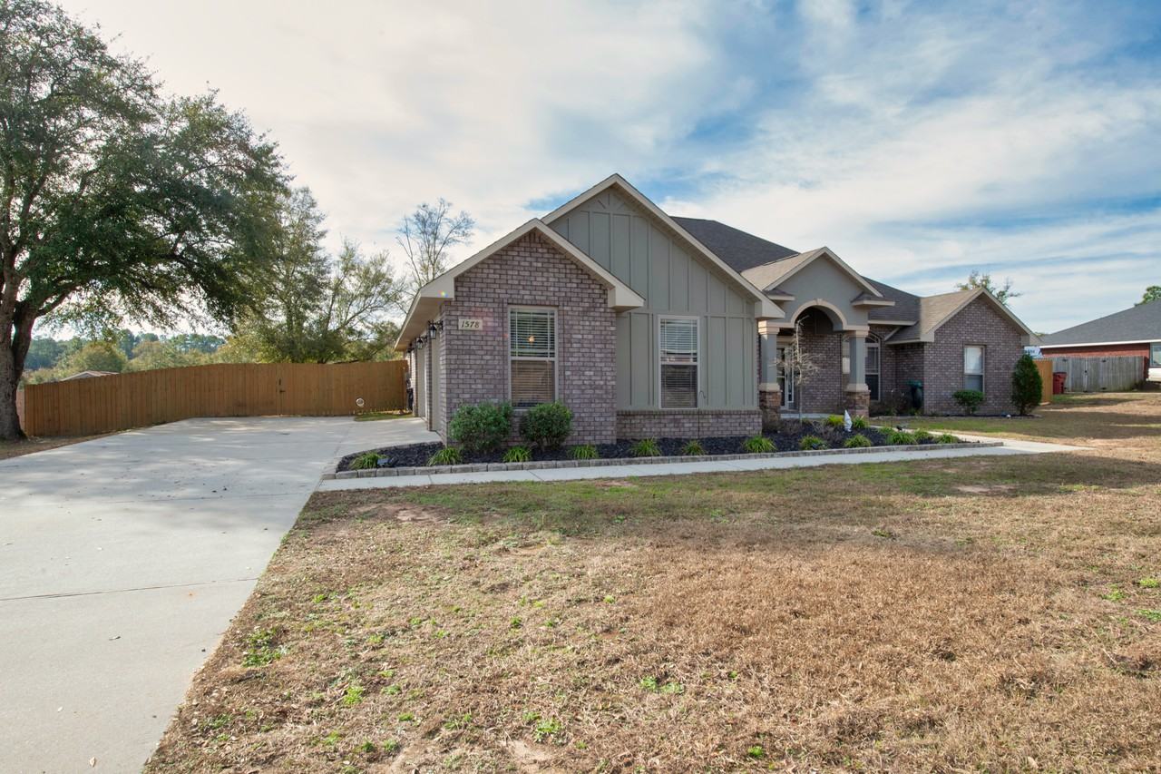 1578 Lena St - Photo 3 of 43