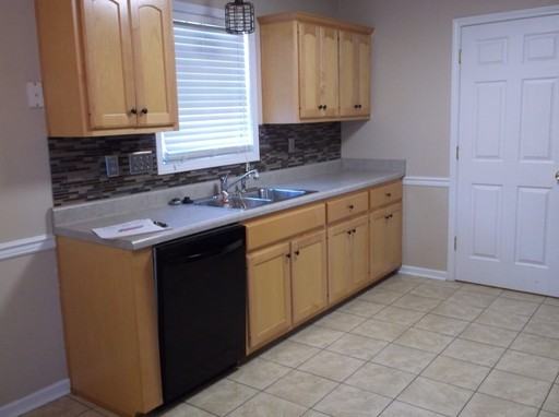 612 Tulip Ct - Photo 3 of 13