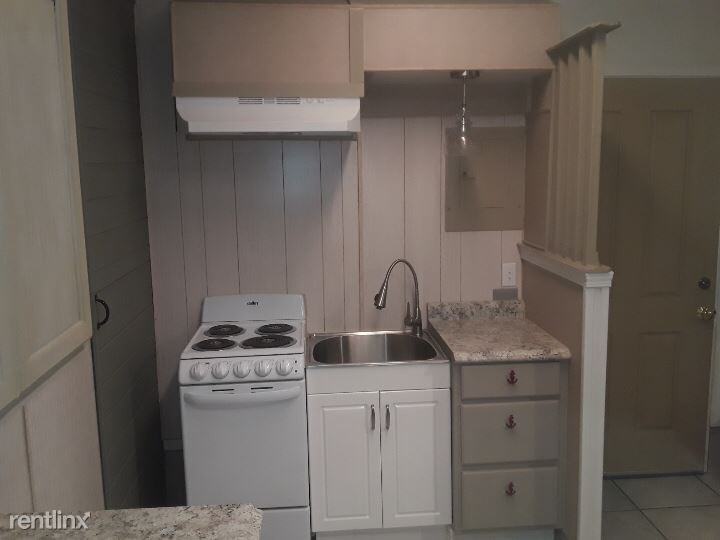 261 Se 130th St - Photo 3 of 7