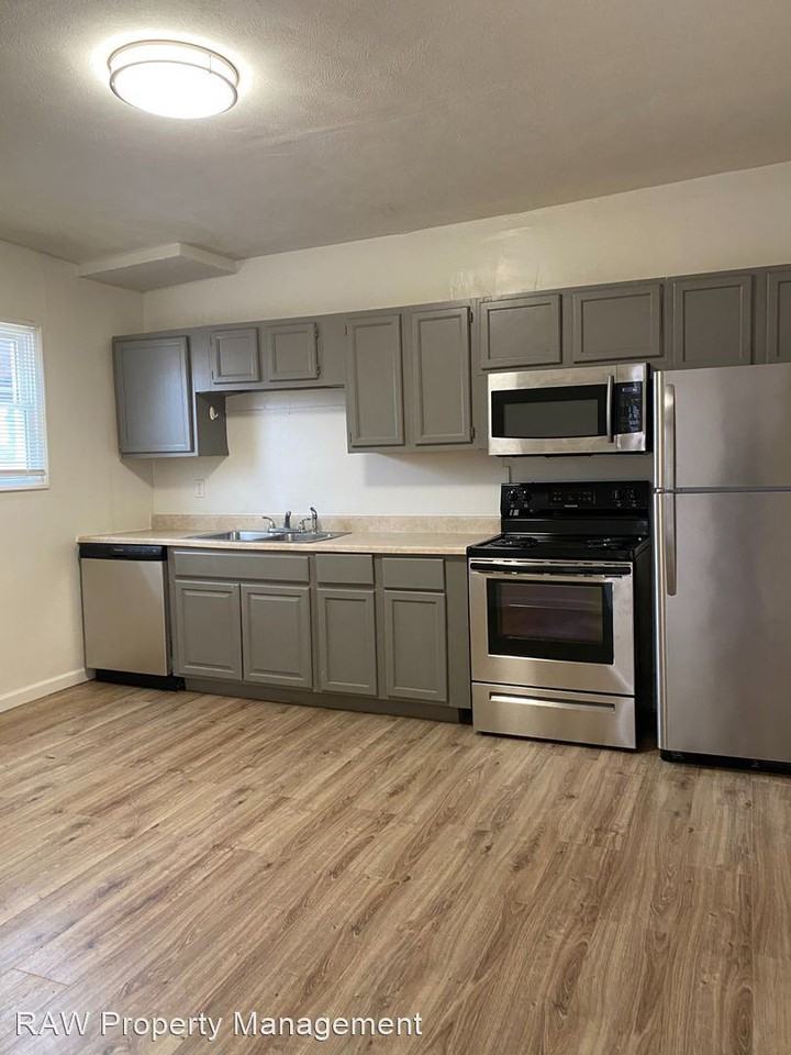 240 Worth St - Photo 3 of 18