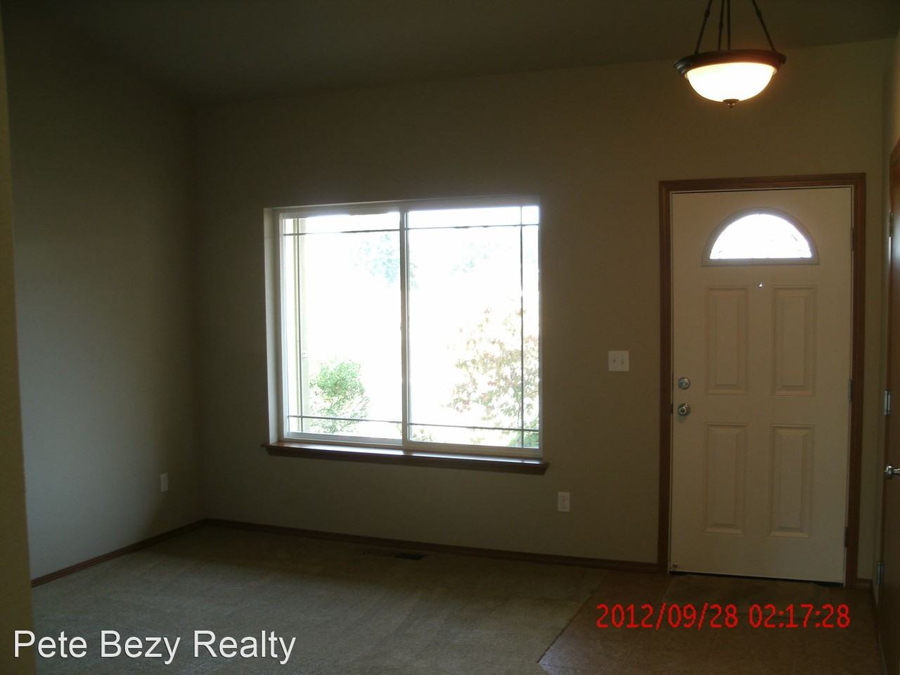 439 Stadium Loop - Photo 2 of 14
