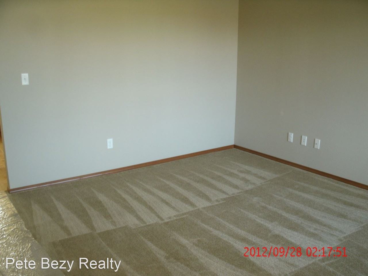 439 Stadium Loop - Photo 3 of 14