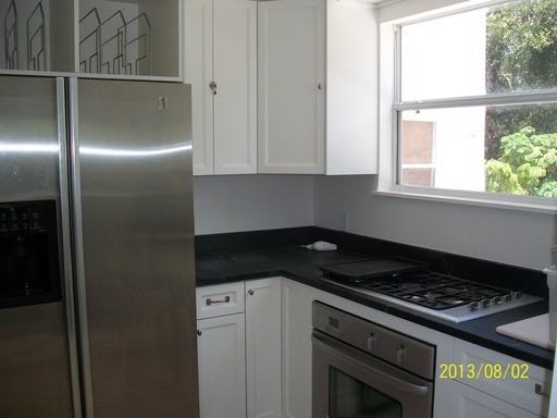 105 E Avenue B - Photo 3 of 22