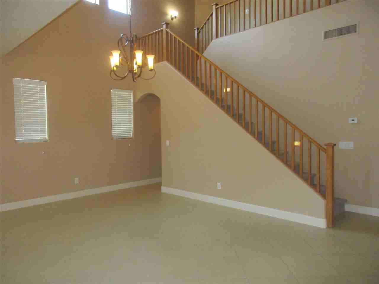 10910 W Adams St - Photo 3 of 36