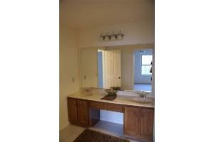 Sherman Park Condo - Photo 3 of 10