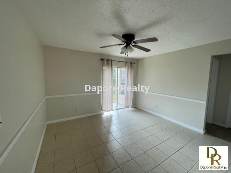 302 S Moss Rd - Photo 3 of 14