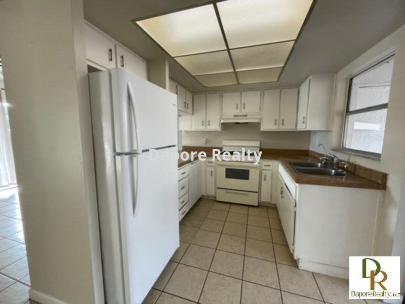 302 S Moss Rd - Photo 4 of 14