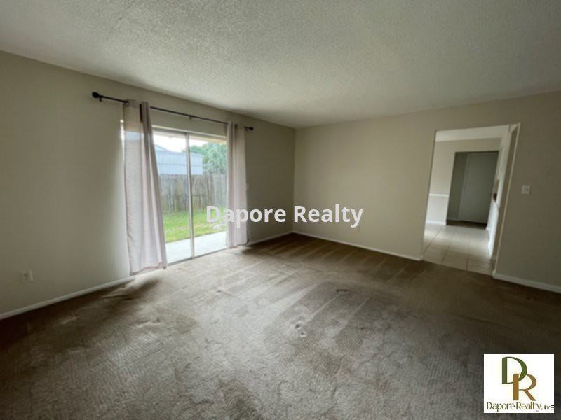 302 S Moss Rd - Photo 5 of 14