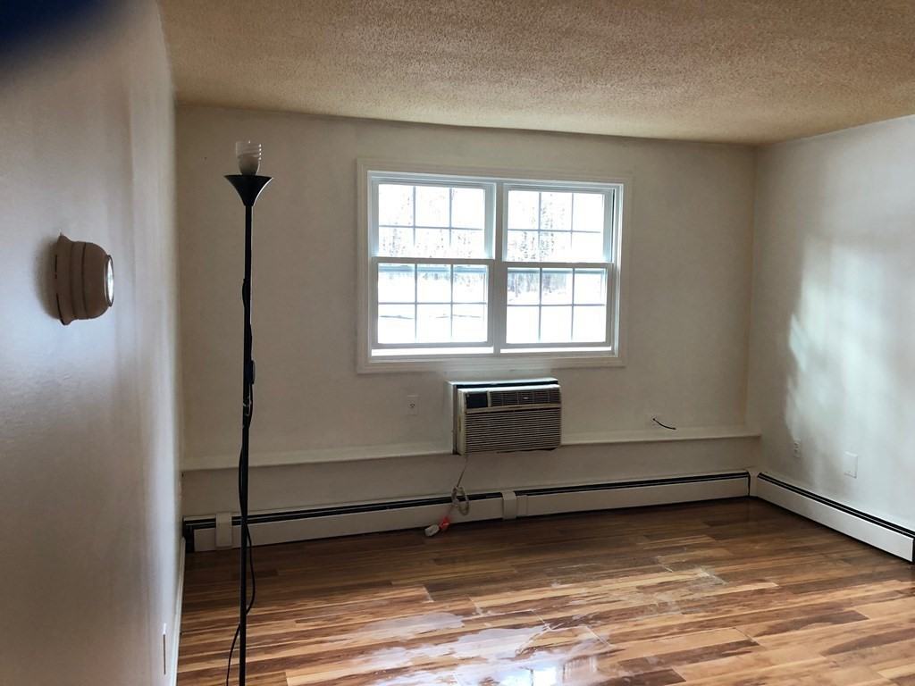 424 Great Rd Apt 5 - Photo 3 of 7