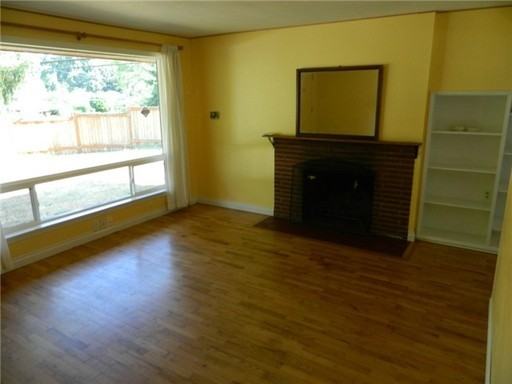 2548 NE 178th St - Photo 2 of 8