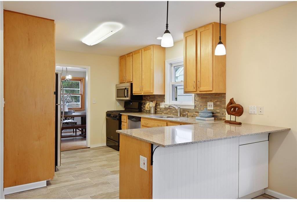 5320 30th Ave S - Photo 3 of 34