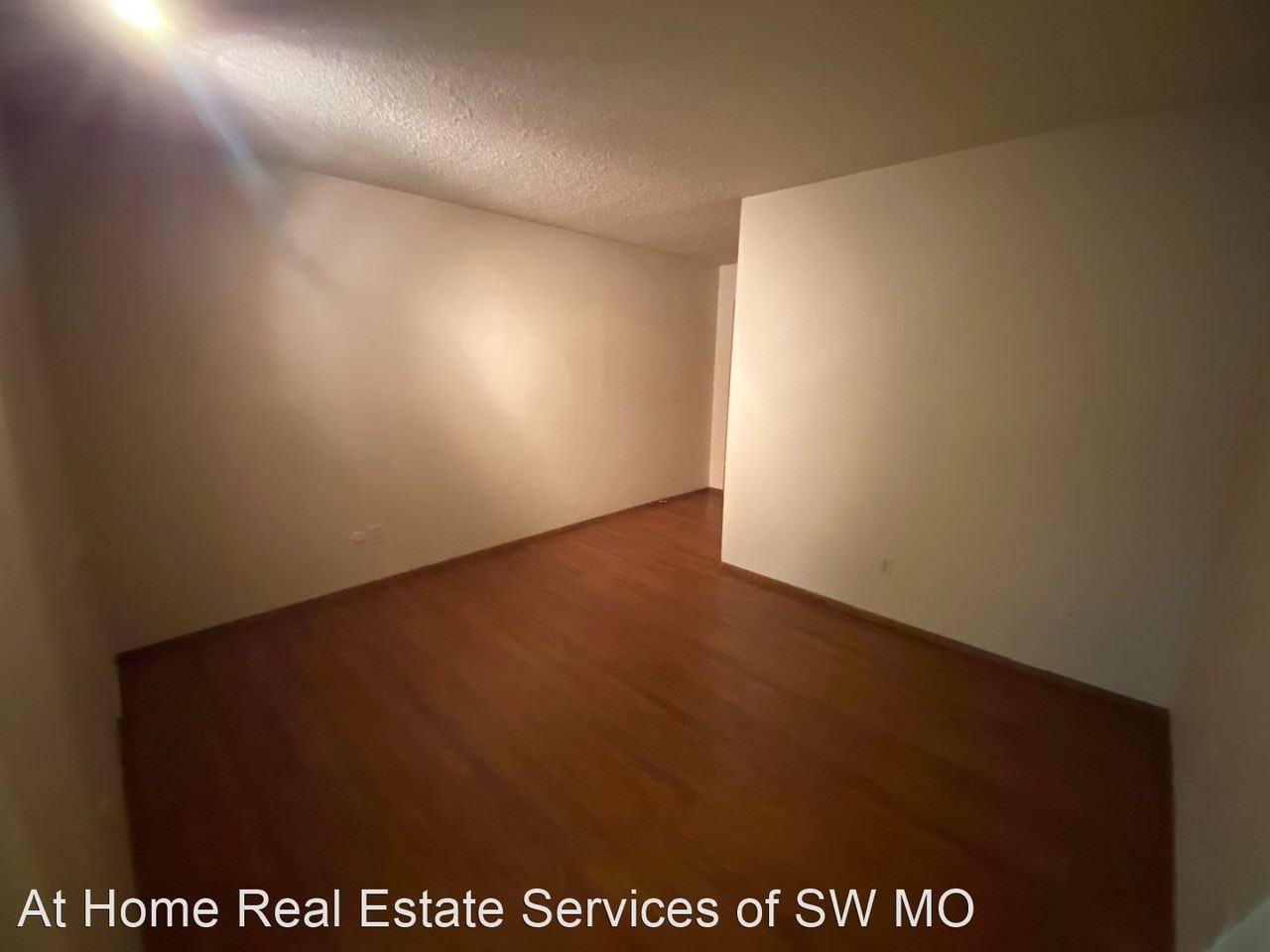 2850-2862 S Rogers - Photo 2 of 8